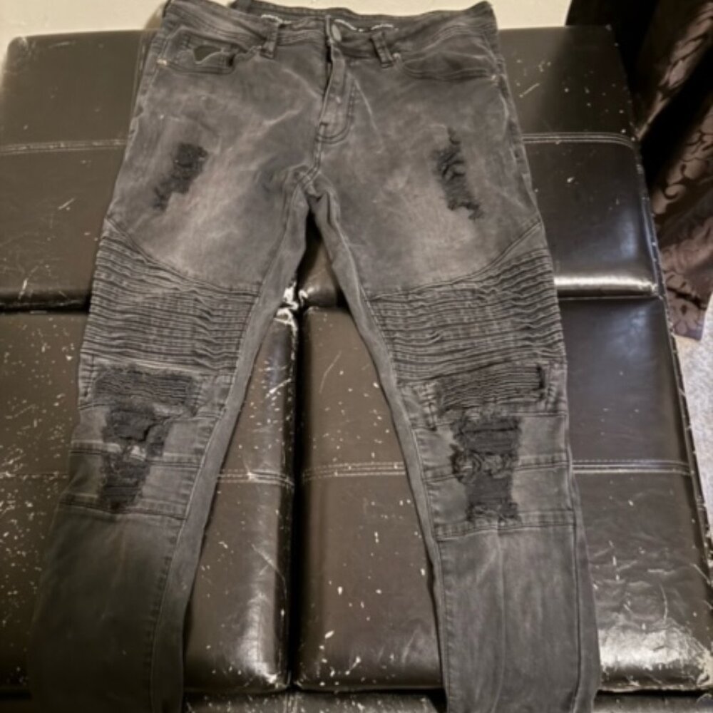 SKINNY BLACK JEANS